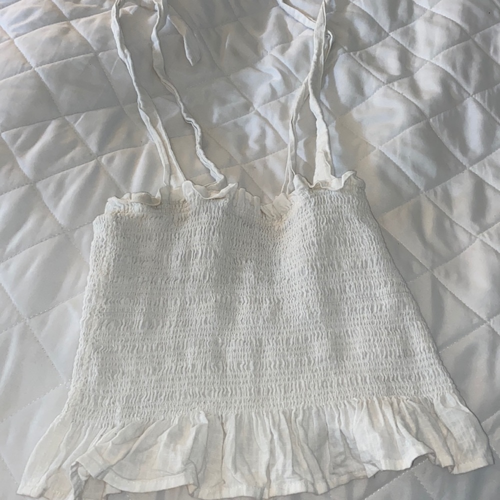Selling a cream cropped BillaBong top!!